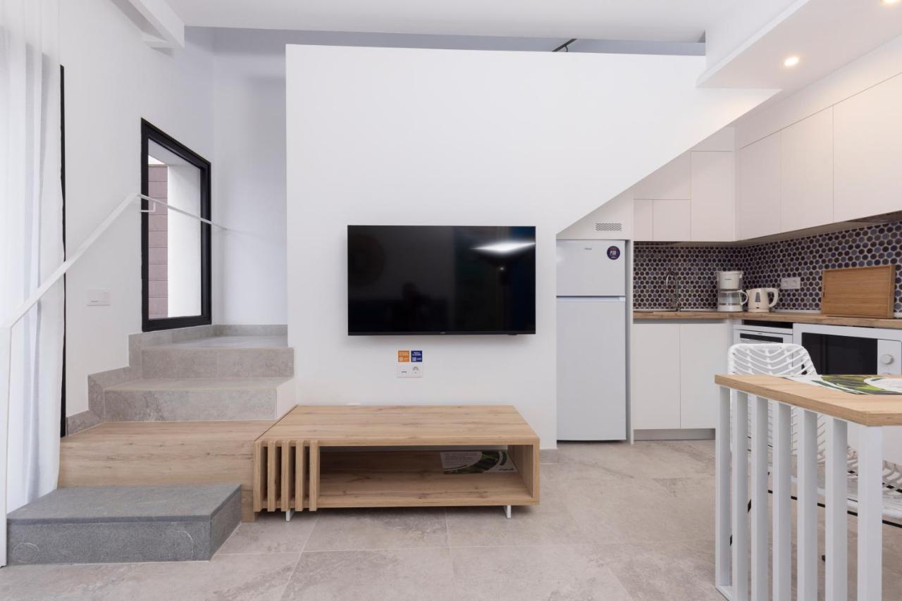 Esmeralda Homes By Livvo * Cotillo
